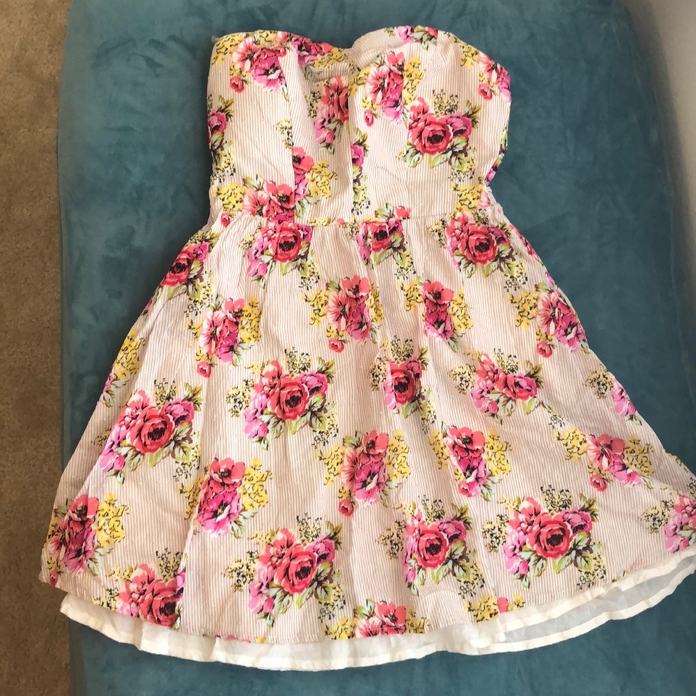 Floral strapless dress